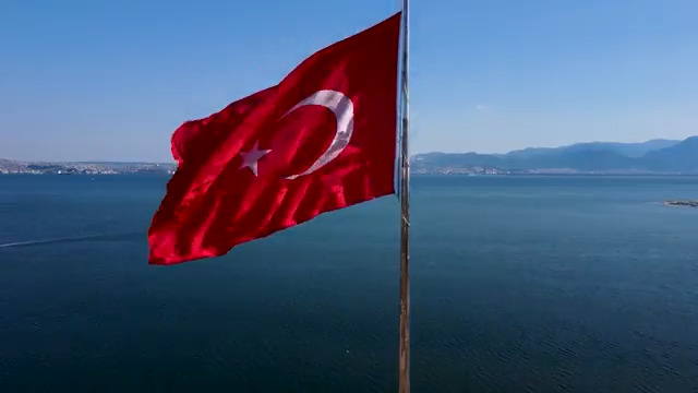 Kardeşlik Türküsü Duygusal Seslendirmesiyle Dinleyicileri Buluşturdu