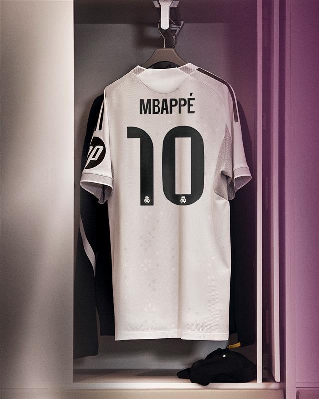 Real Madrid, Kylian Mbappé'ye Özel 10 Numaralı Formayı Paylaştı