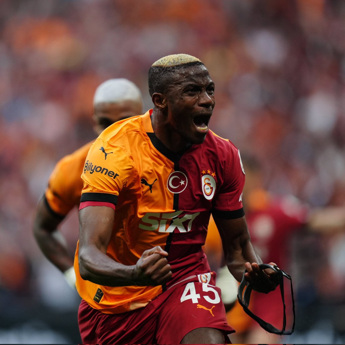 Victor Osimhen İstanbul'da: Transfer Süreci Tamamlandı