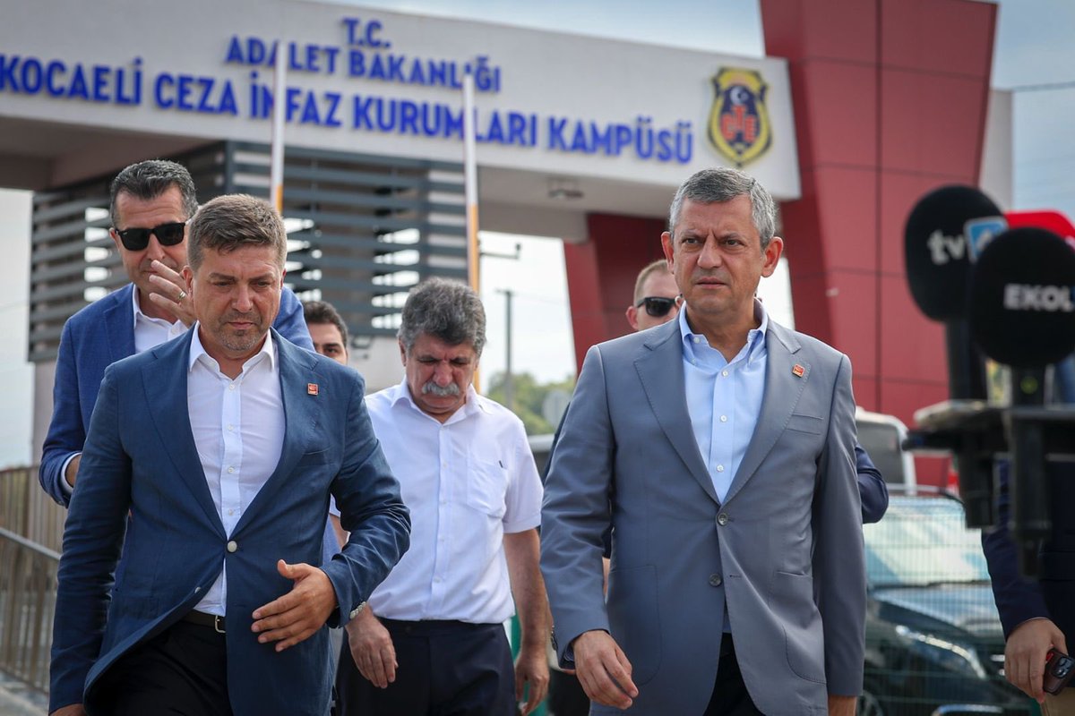 CHP Genel Başkanı Özgür Özel, Kocaeli Cezaevinde Tutuklu Bulunan Eski HDP Eş Genel Başkanı Figen Yüksekdağ'ı Ziyaret Etti