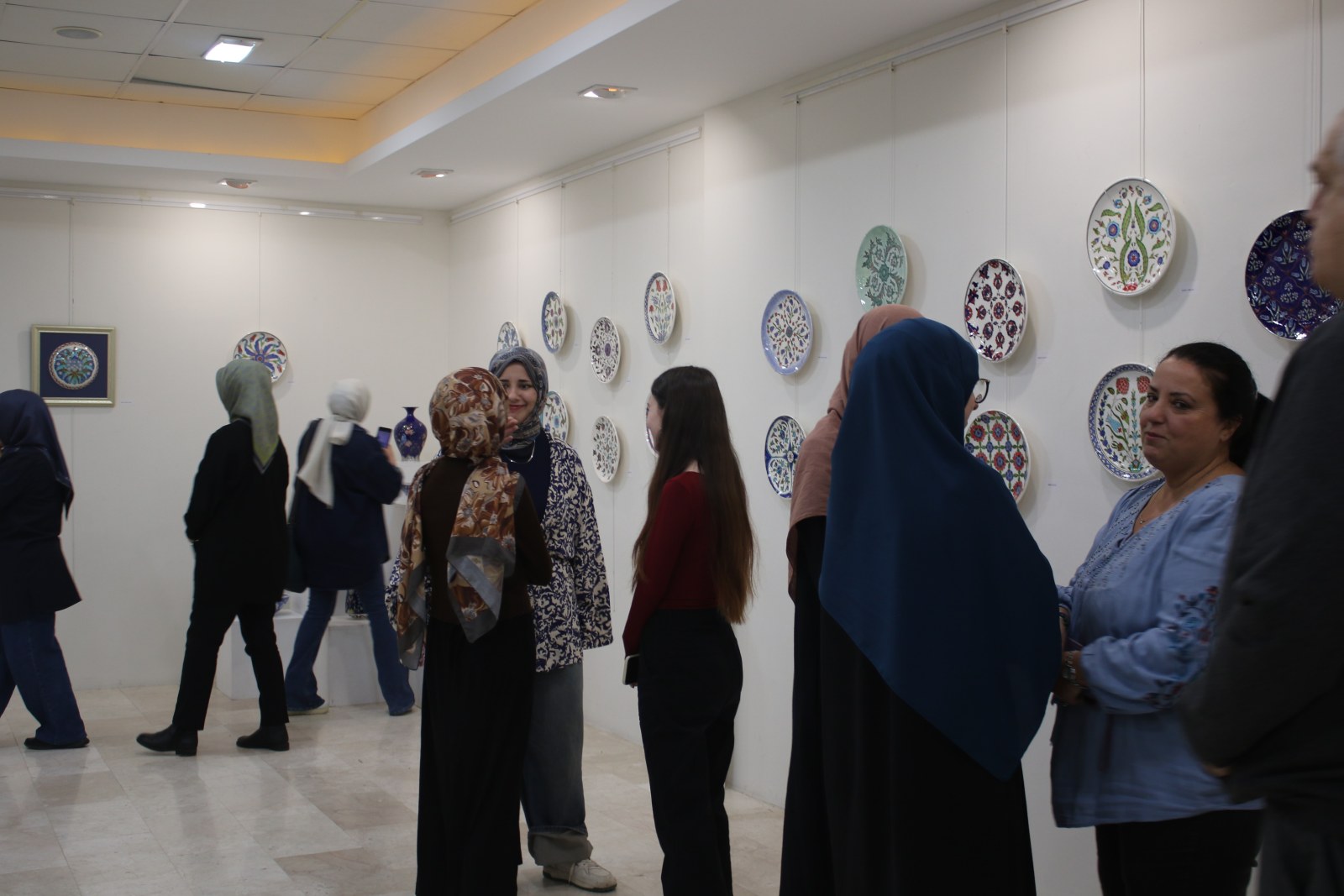 “Zamanda Geleneksel Yolculuk; Çini” Sergisi Sakarya Üniversitesinde Açıldı