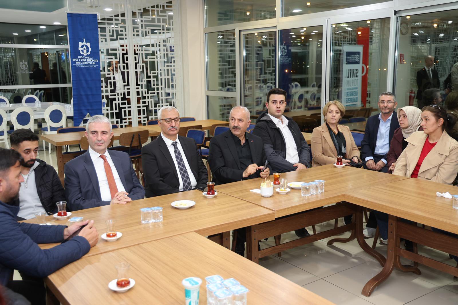 AK Parti Gebze İlçe Başkanı Recep Kaya’dan Çöken Bina Sonrası Ailelere Ziyaret