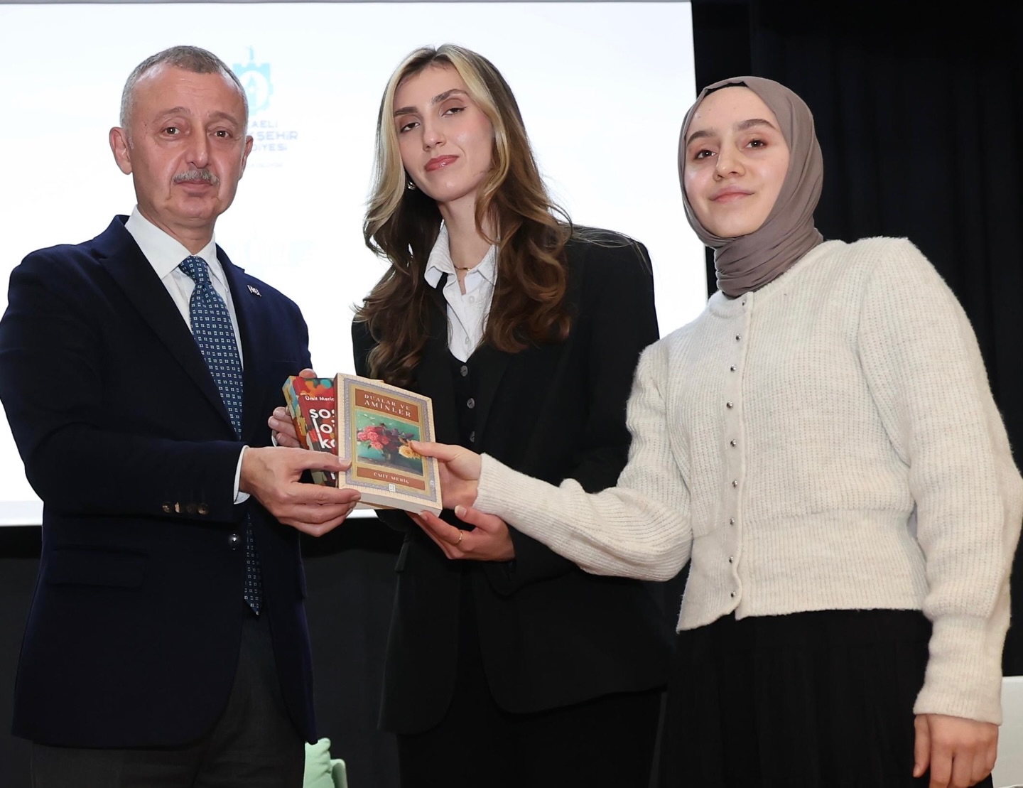 Büyükakın, Geleceğin Lider Adaylarıyla Bir Araya Geldi