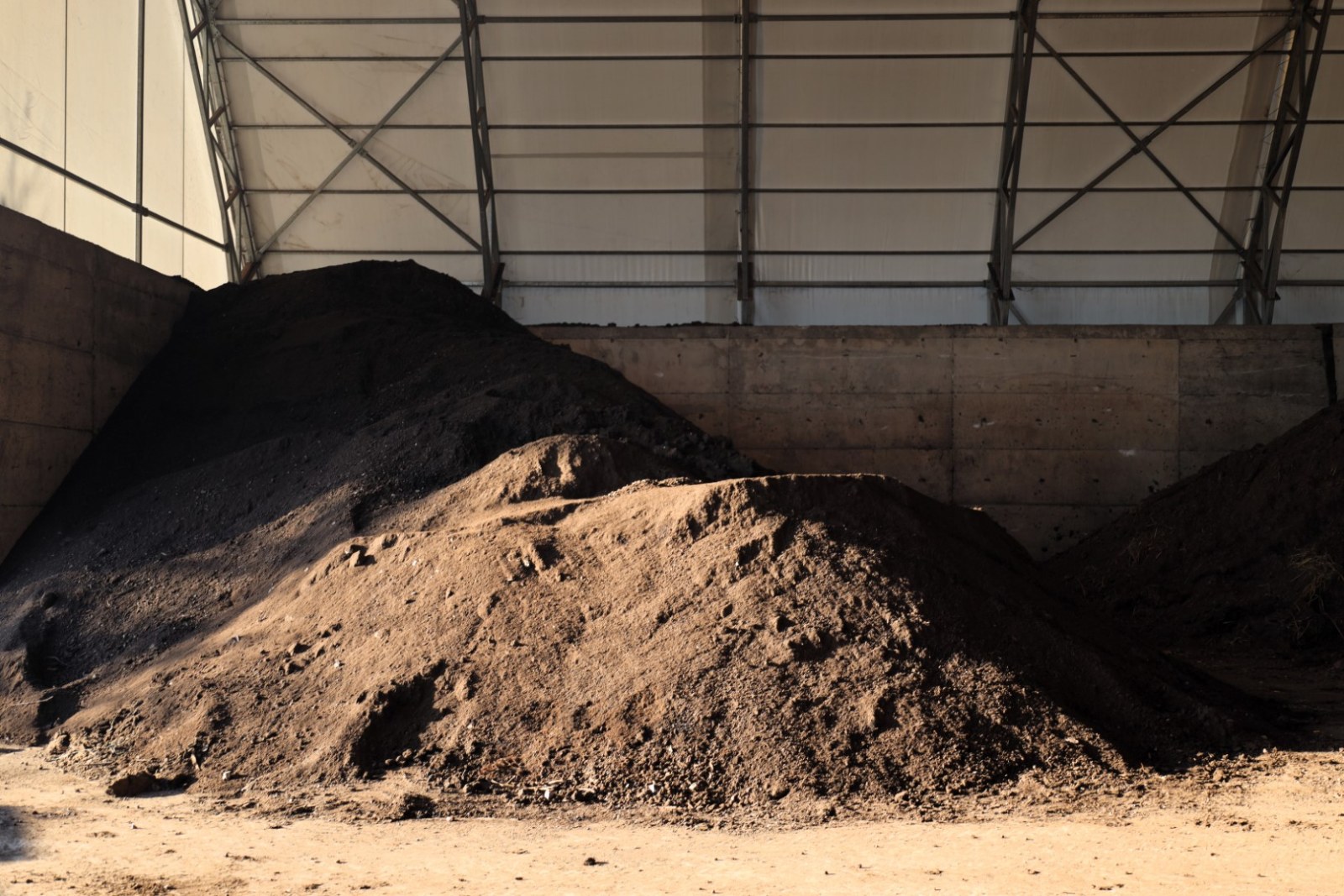 Büyükşehir Fidanlığında İşlenen Torf Bitkilere Can Veriyor