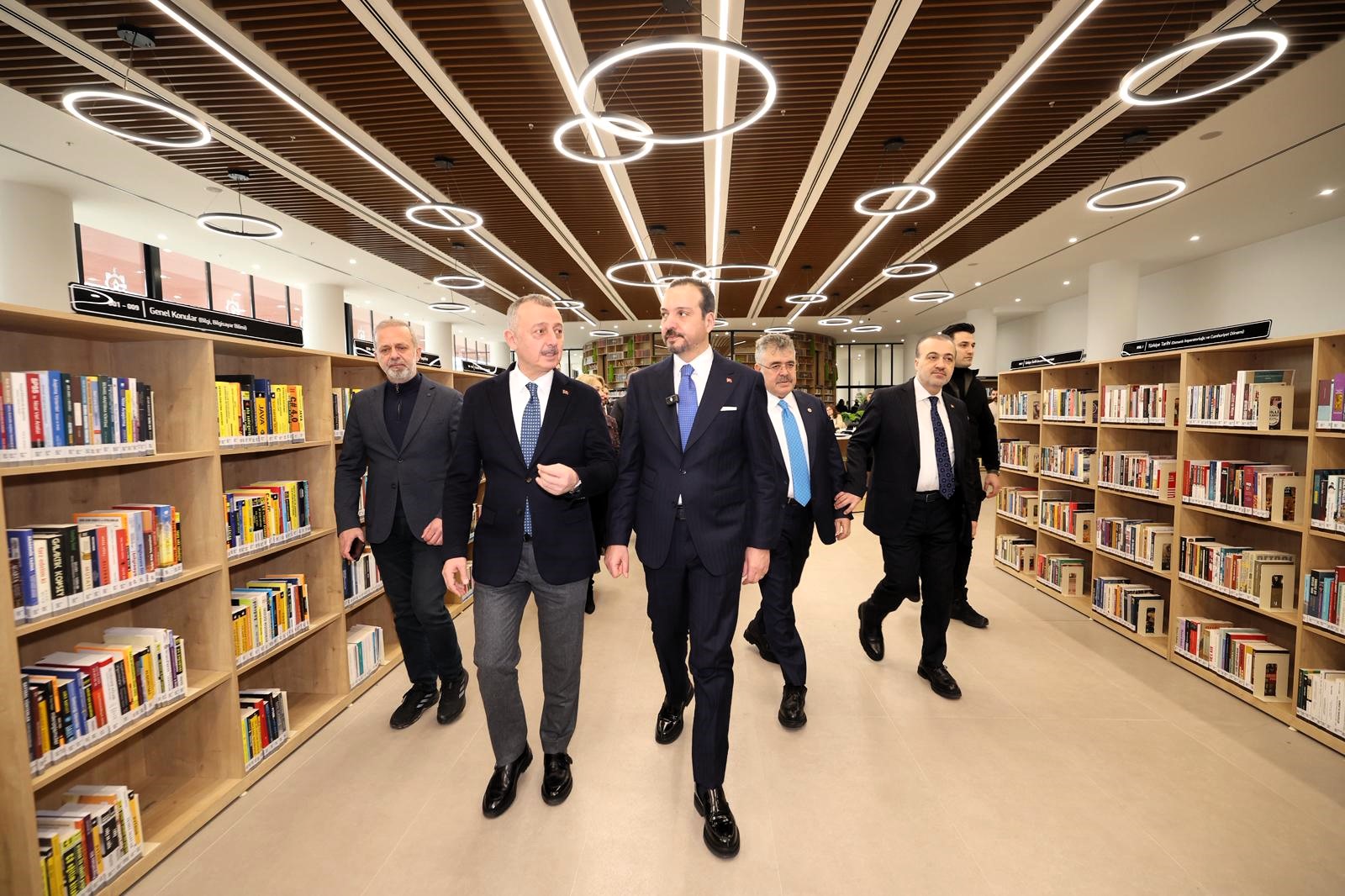 Kürşad Zorlu’dan Alev Alatlı Kütüphanesi’ne Övgü Dolu Sözler