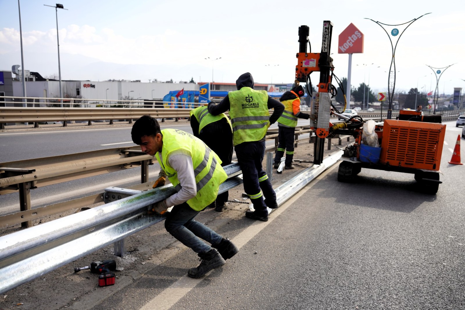 Kocaeli’de Ulaşımda Güven ve Konfor Artıyor: 282 Bin 118 Metrekarede Trafik Çalışması